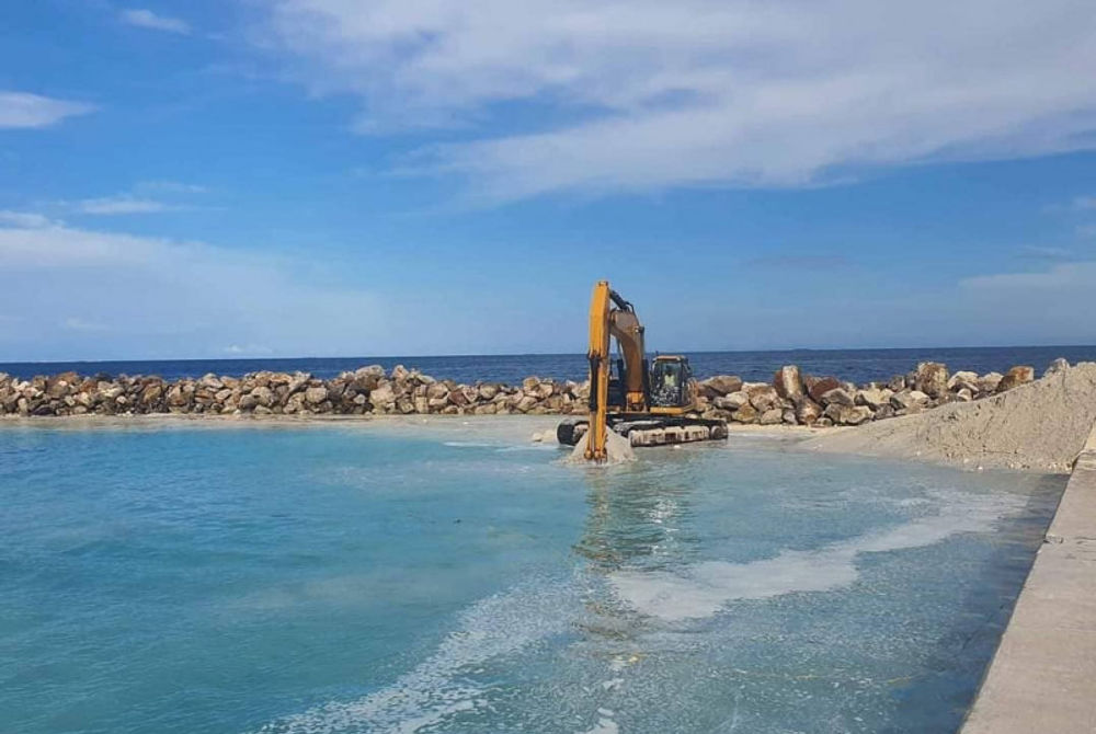 ރަސްމާދޫ ފަޅު ފުންކުރުމުގެ މަސައްކަތުގަެި އެކްސްކަވޭޓަރެއް ހަރަކާތްތެރިވަނީ