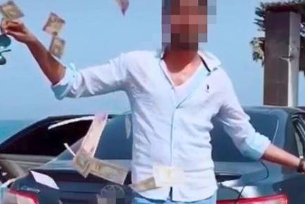 މަގުމައްޗަށް ފައިސާ އުކަނީ