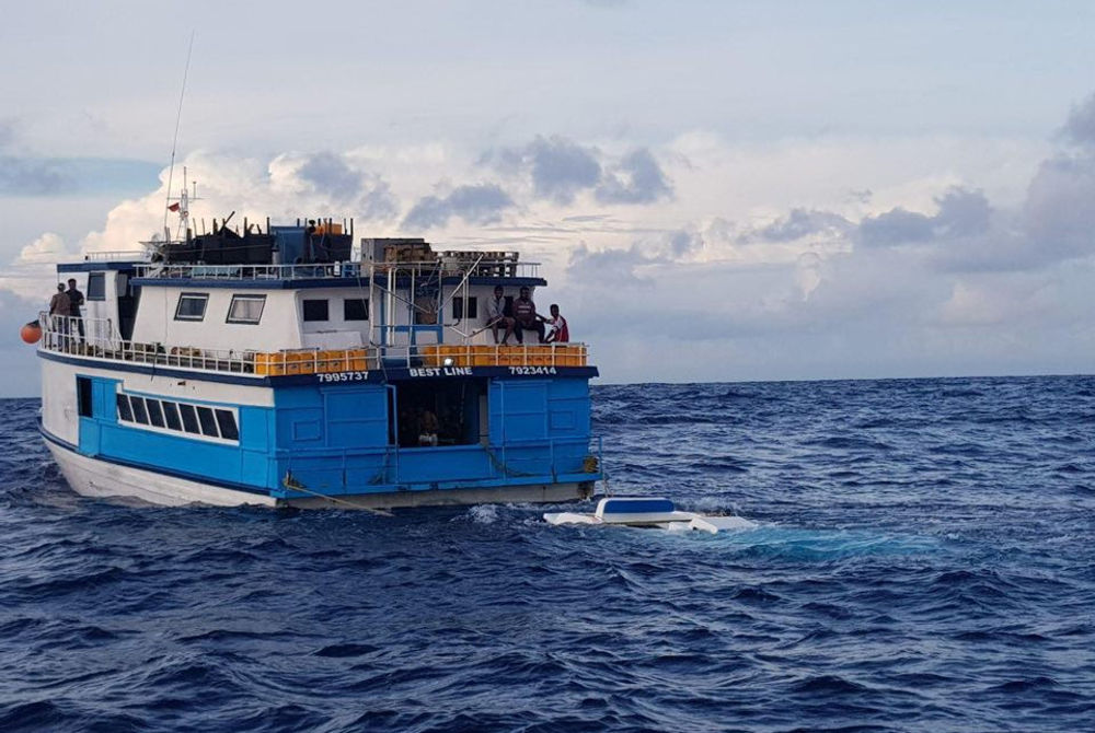 The dinghy sank while it was being towed