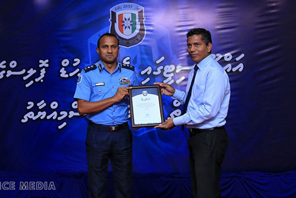 ފުލުހުންގެ ނެއިބަރހުޑް ސަޕޯޓް އޮފިސަރުންގެ ޚިދުމަތް އައްޑޫ ސިޓީގައި ރަސްމީކޮށް ފެށުމުގެ ހަފްލާގެ ތެރެއިން