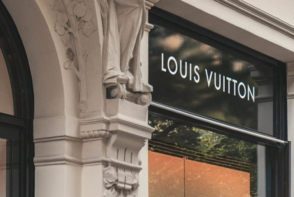 ލުއީ ވުޠާން ފިހާރައެއްގެ ބޭރު