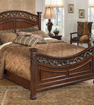 Leahlyn King Panel Bed