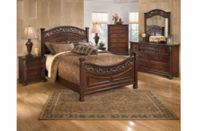 Leahlyn King Panel Bed