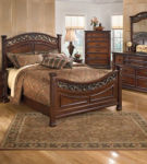 Leahlyn King Panel Bed