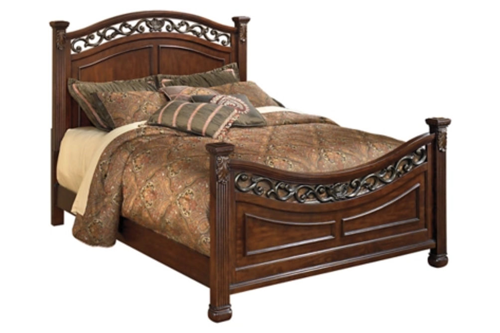 Leahlyn King Panel Bed