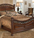 Leahlyn King Panel Bed