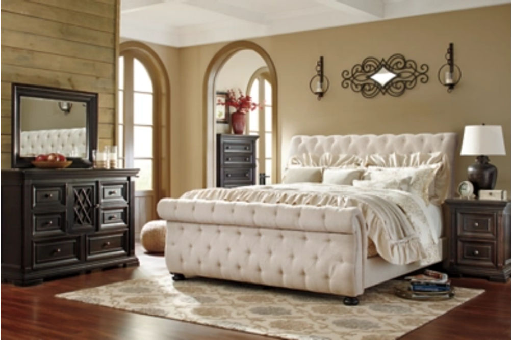 Signature Design by Ashley Willenburg California King Upholstered Sleigh Bed