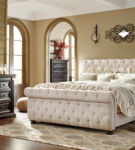 Signature Design by Ashley Willenburg Queen Upholstered Sleigh Bed-Linen