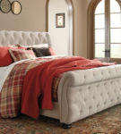 Cama Queen tapizada Willenburg de Signature Design by Ashley