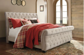 Cama Queen tapizada Willenburg de Signature Design by Ashley