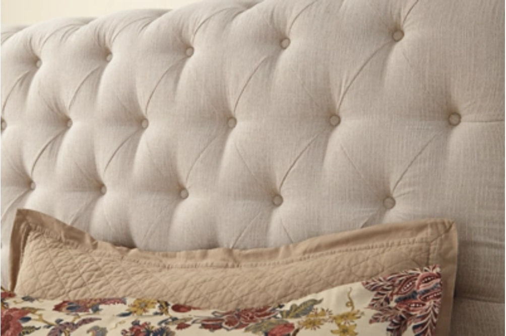 Signature Design by Ashley Willenburg King Upholstered Sleigh Bed-Linen