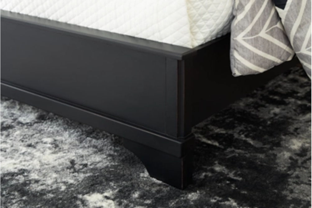 Signature Design by Ashley Chylanta King Sleigh Bed-Black