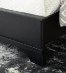 Signature Design by Ashley Chylanta King Sleigh Bed-Black