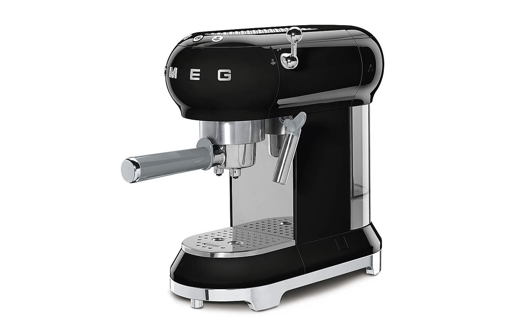 SMEG Semi-Automatic Espresso Machine with 15 bar pressure - Black