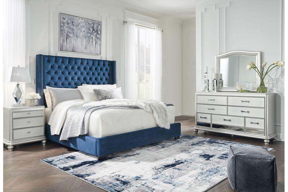 Signature Design by Ashley Coralayne Blue 5-Piece Queen Bedroom Set - Sample Room View