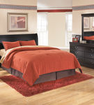 Signature Design by Ashley Huey Vineyard 4-Piece Queen Bedroom Set - Sample Room View