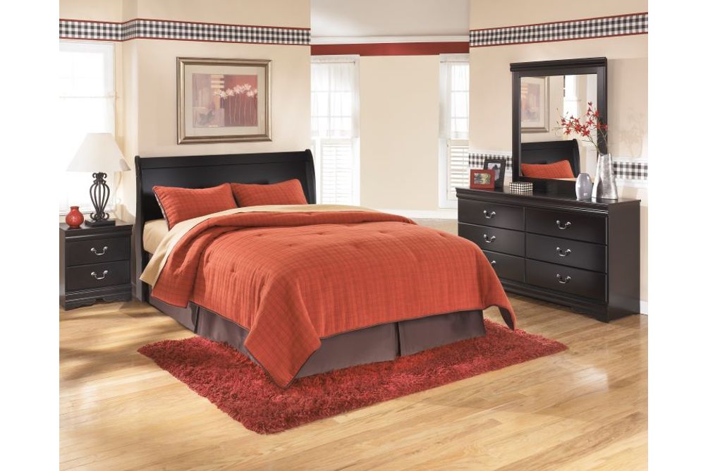 Signature Design by Ashley Huey Vineyard 4-Piece Queen Bedroom Set - Sample Room View