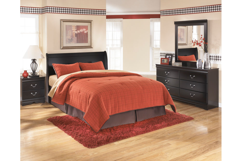 Signature Design by Ashley Huey Vineyard 4-Piece Queen Bedroom Set  - Sample Room View