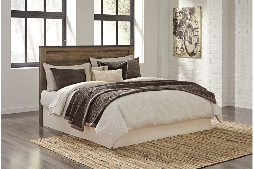 Signature Design by Ashley Trinell 4-Piece King Panel Bedroom Set - Kind Headboard