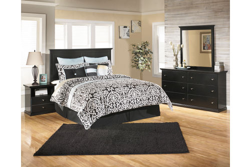 Signature Design by Ashley Maribel 4-Piece Queen Panel Bedroom Set - Sample Room View