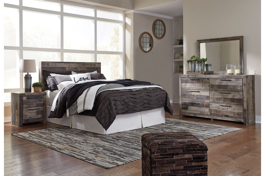 Signature Design by Ashley Derekson 4-Piece Queen Panel Bedroom Set - Sample Room View