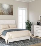 Signature Design by Ashley Gerridan 6-Piece Queen Panel Bedroom Set - Sample Room View