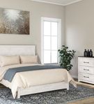 Signature Design by Ashley Gerridan 5-Piece Queen Bedroom Set- Sample Room View
