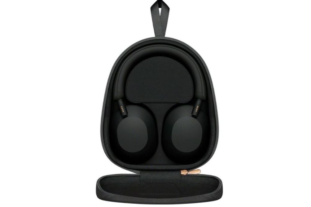 WIRELESS INDUSTRY LEADING NOISE CANCELING HEADPHONES BLACK