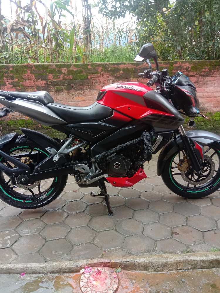 Pulsar ns 200 hot sale second hand price