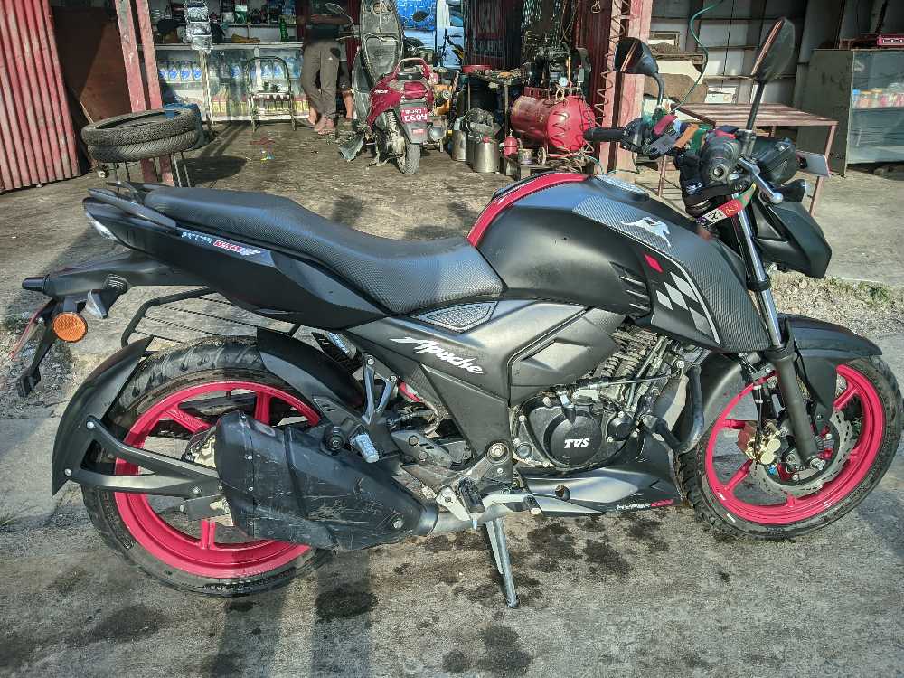 Used 2022 TVS Apache RTR 160 4V bike for sale in Kathmandu - Image 2 of 2