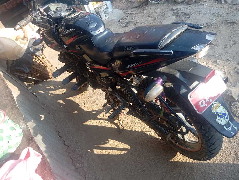 Used 2016 Bajaj Plusar 220 bike for sale in Biratnagar - Image 2 of 3