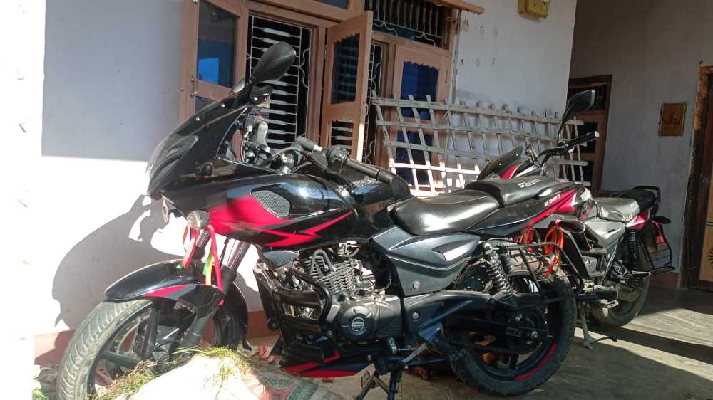Used 2020 Bajaj Plusar 220 bike for sale in Lahan  - Image 2 of 2