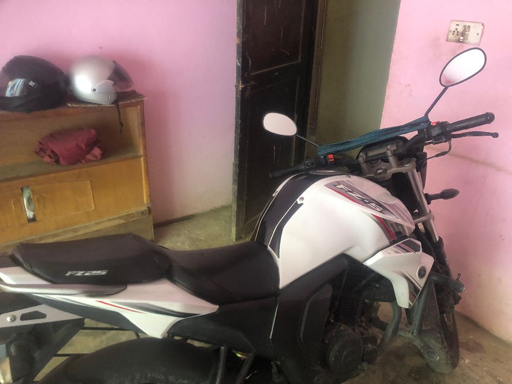 Used 2017 Yamaha FZS bike for sale in Kathmandu - Image 2 of 3
