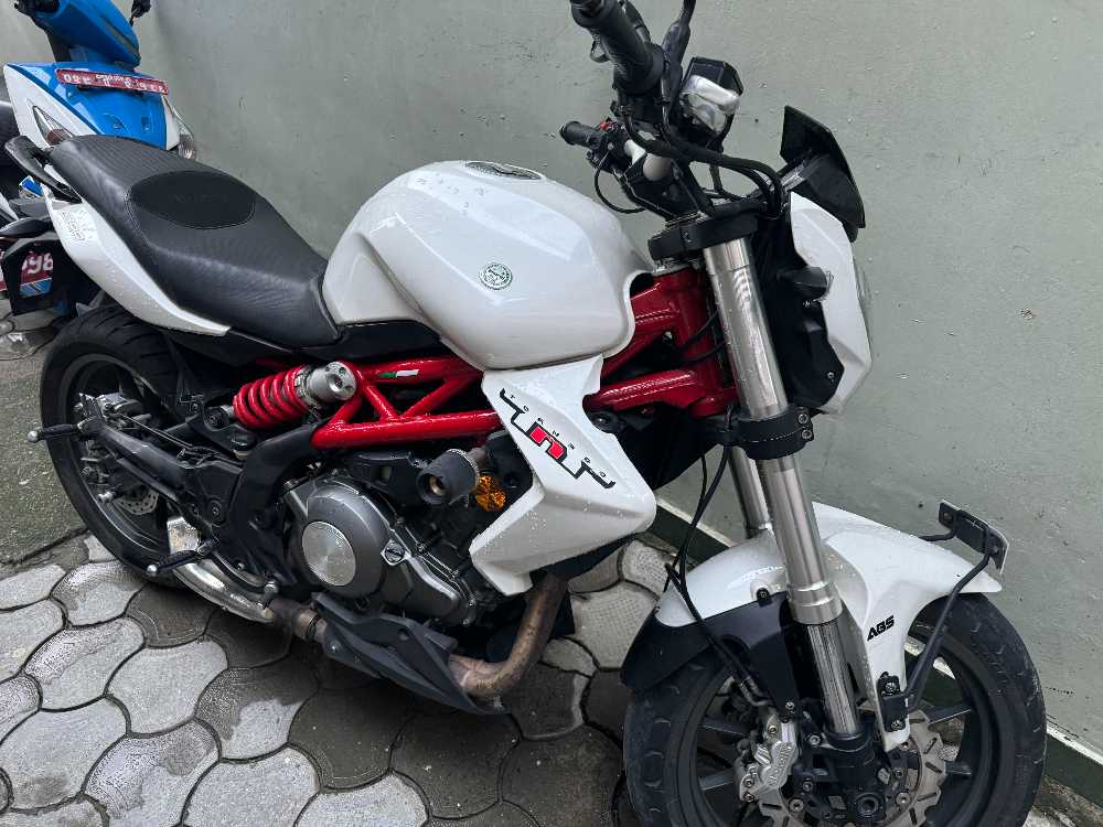 Benelli 300 second hand hotsell