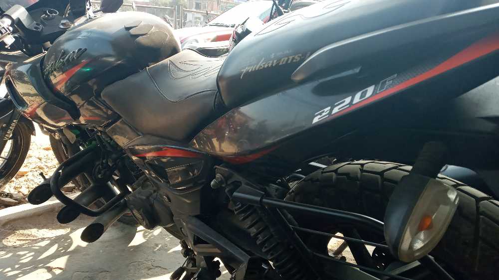 Used 2019 Bajaj Plusar 220 bike for sale in Kathmandu - Image 1 of 3