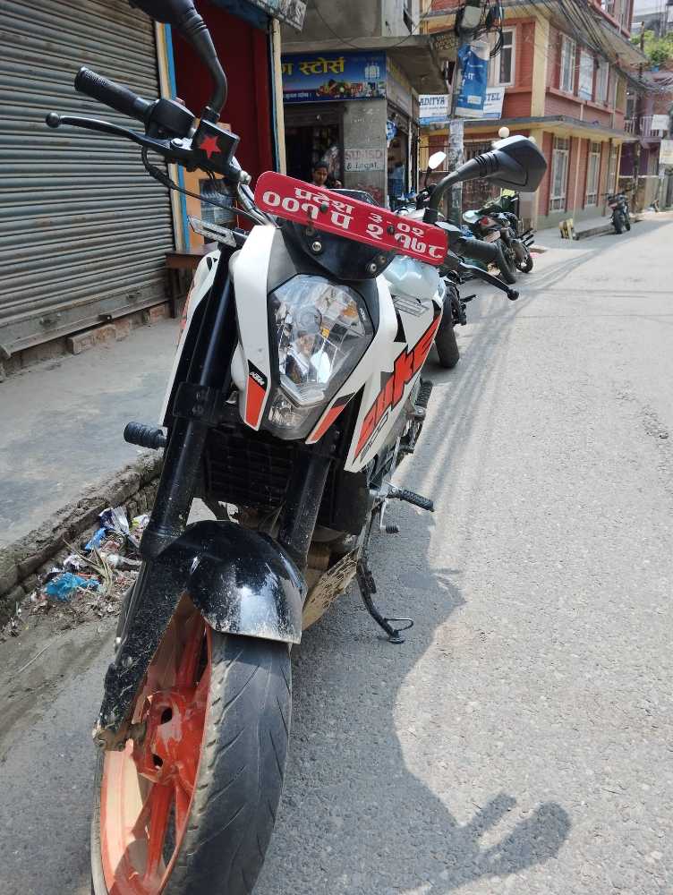 Used 2019 KTM Duke 200 bike for sale in Kathmandu - Image 2 of 4
