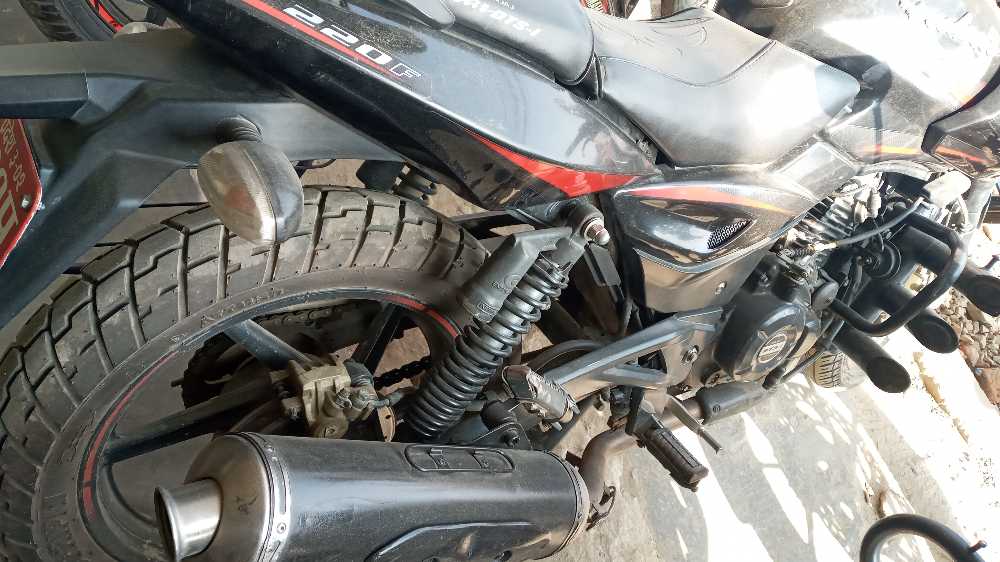 Used 2019 Bajaj Plusar 220 bike for sale in Kathmandu - Image 2 of 3