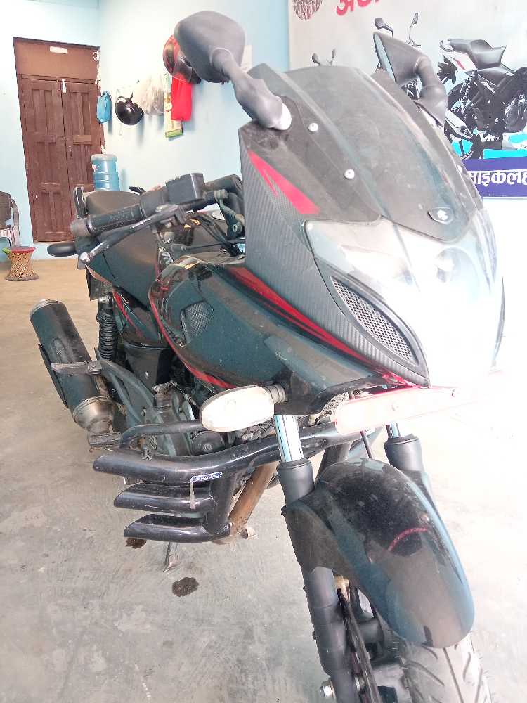 Used 2016 Bajaj Plusar 220 bike for sale in Kathmandu - Image 3 of 3
