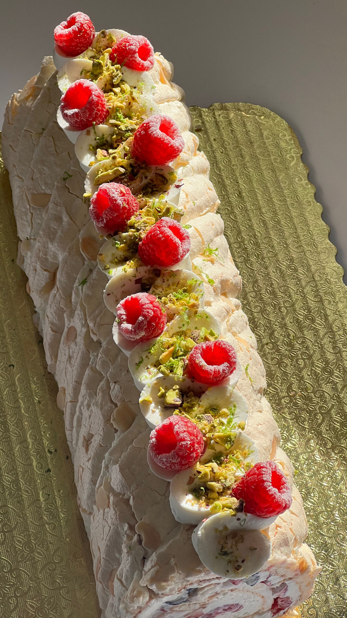 Ash Pastry Merengue Cake