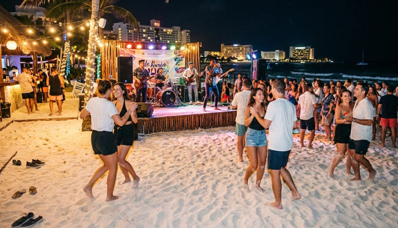 Live Music and Traditional Mexican Dance Performance Traditional Mexican folkloric dancers performing live music show in Cancun