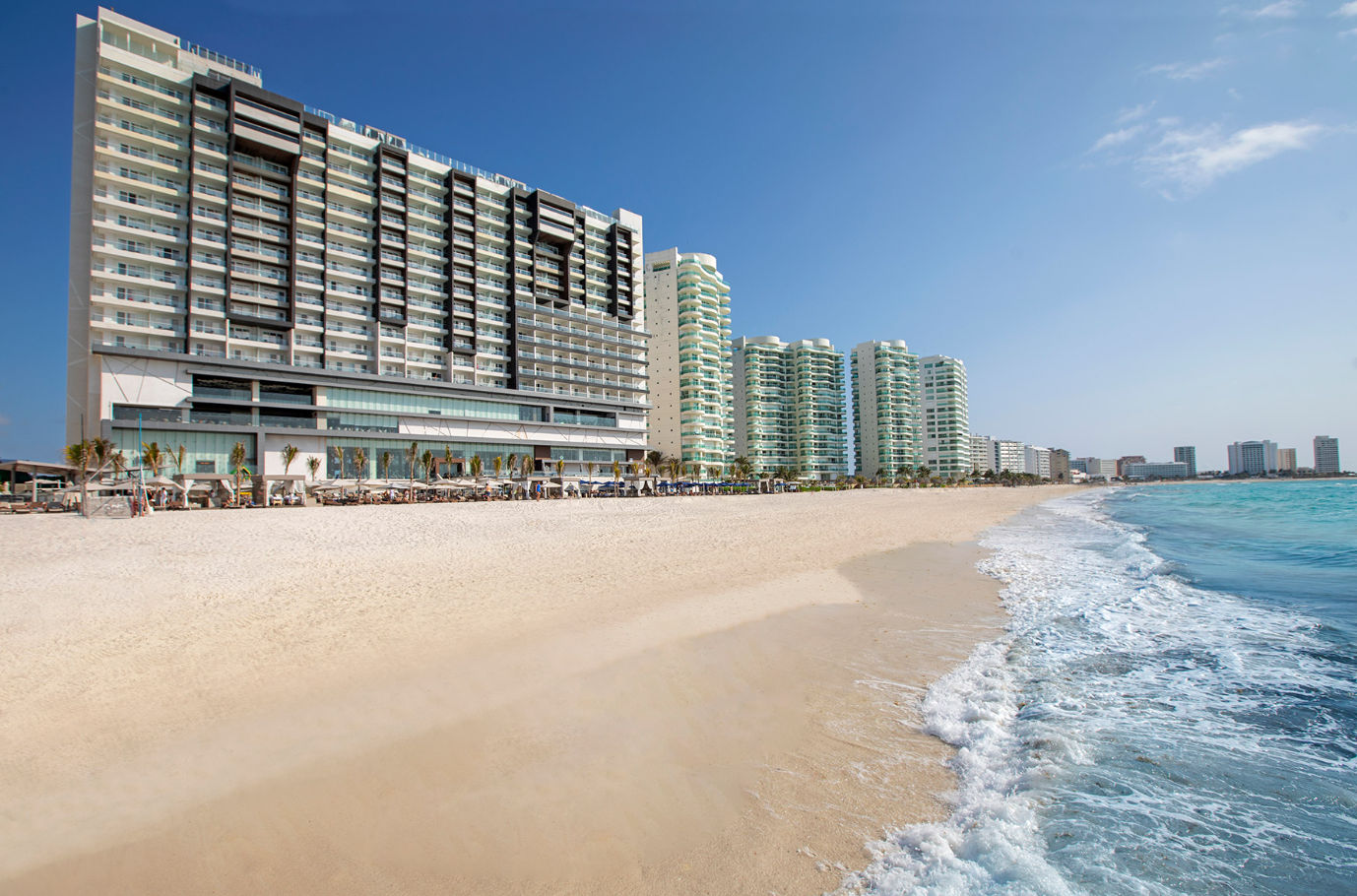 ROYALTON CHIC CANCUN LEVEL 18 PARTIES WITH 360 VIEWS