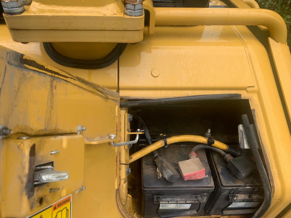 CAT D6N LGP Red Bull Equipment