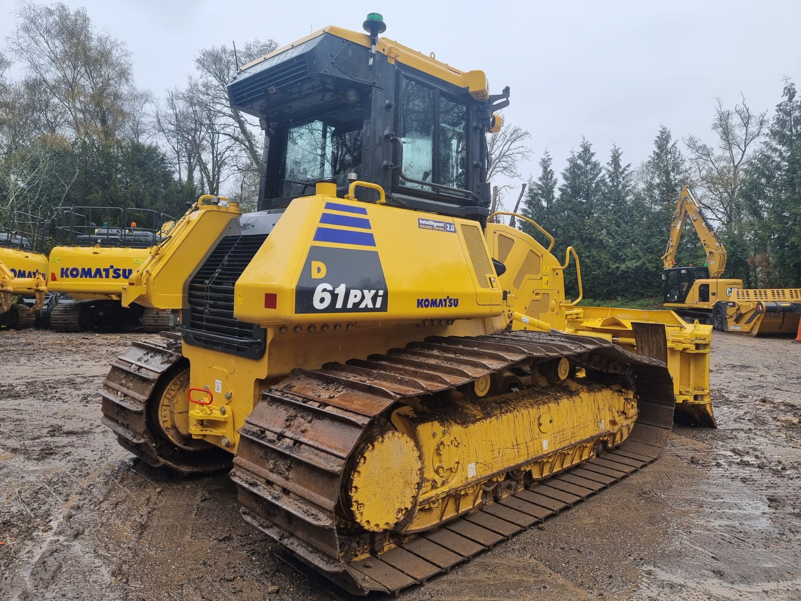 KOMATSU D61PXI24 Red Bull Equipment