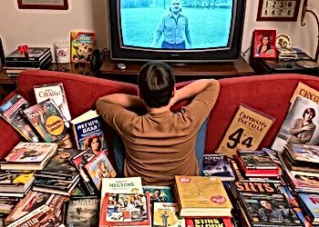 The Enduring Appeal of Retro TV Shows: Why We Can't Get Enough of the Past