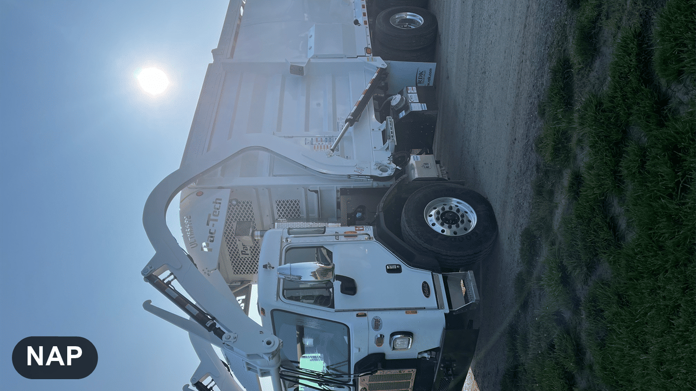 2025 PETERBILT 520 - Image 1