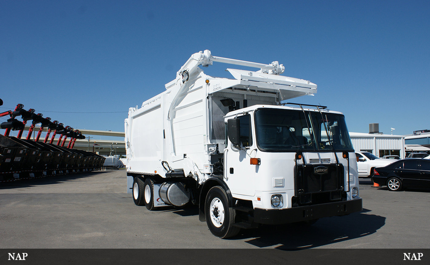 2015 AUTOCAR ACX64 - Image 1