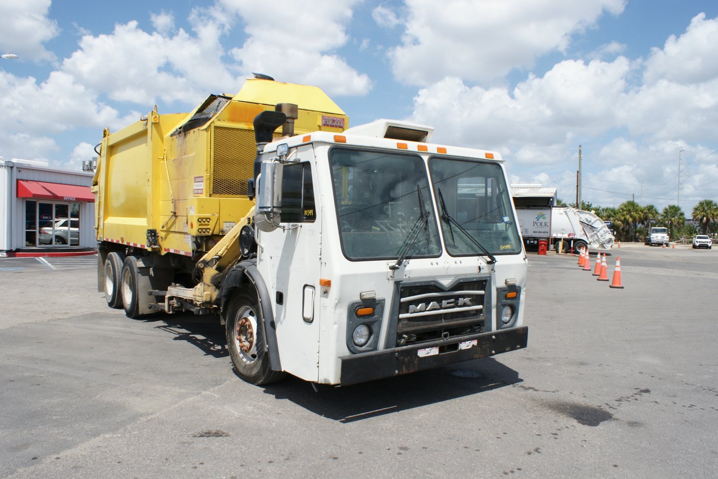 2016 MACK LEU613 - Image 1