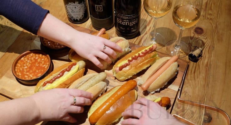 hot_dogs_and_Champagne_and_sparkling_wines hot_dogs_and_Champagne_and_sparkling_wines