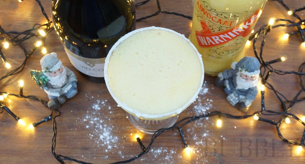 How To Make A Sparkling Snowball Cocktail How To Make A Sparkling Snowball Cocktail