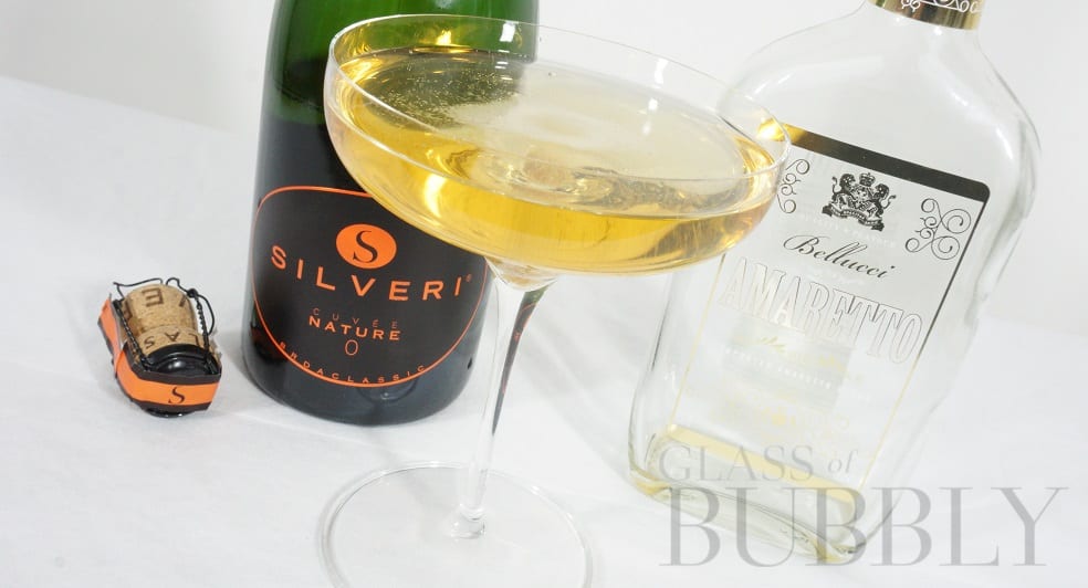 How To Make A Sparkling Amaretto Cocktail How To Make A Sparkling Amaretto Cocktail